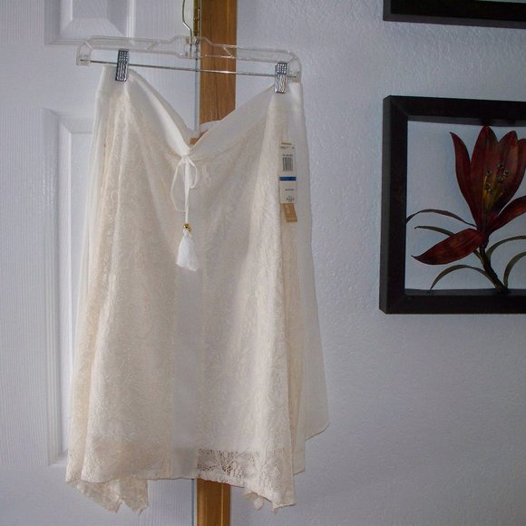 Dresses & Skirts - Ivory Skirt